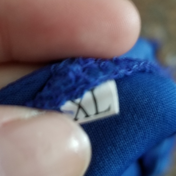 Blouse - Picture 2 of 3